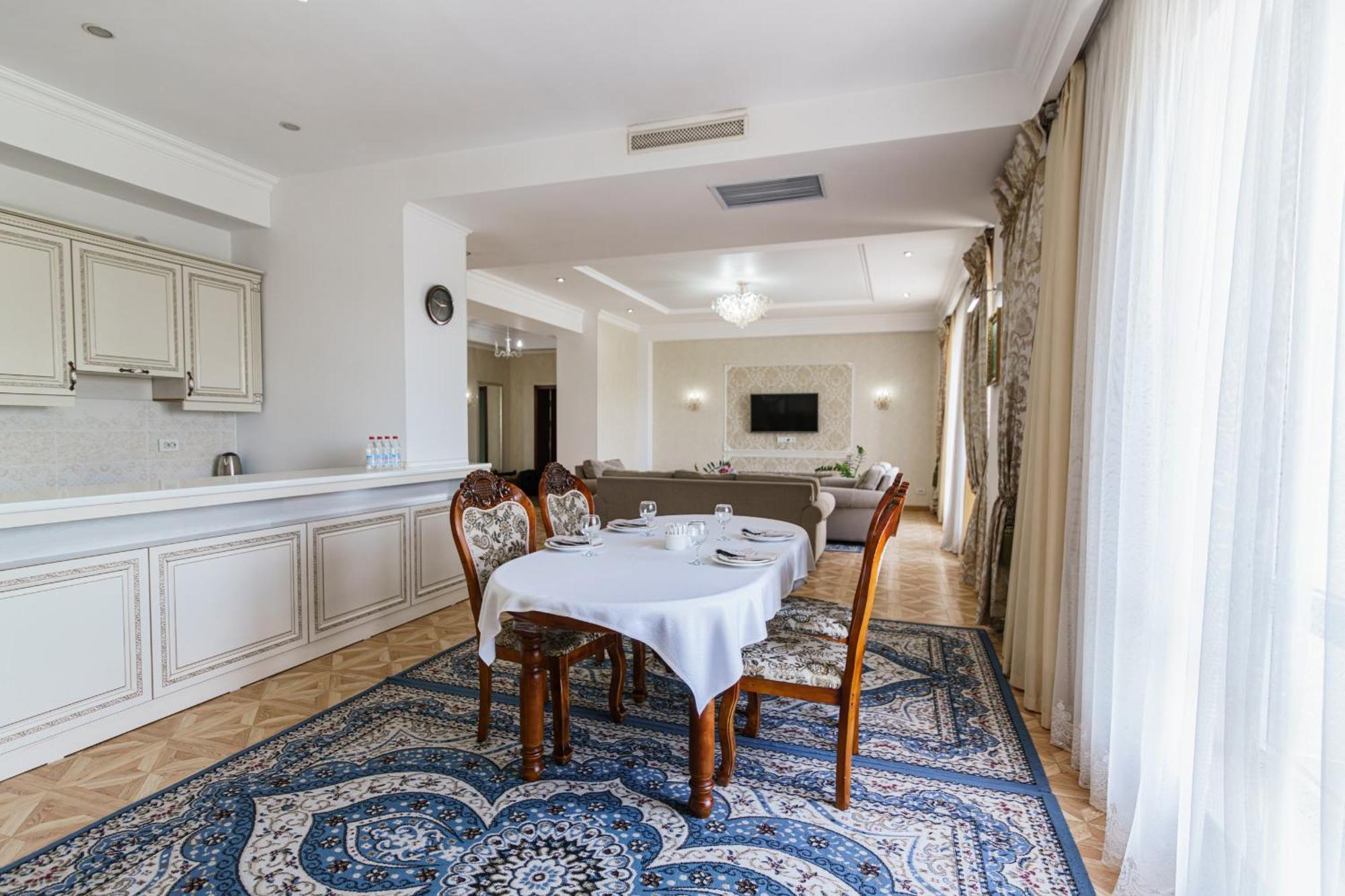 Park Hotel Al Bustan Шымкент Экстерьер фото