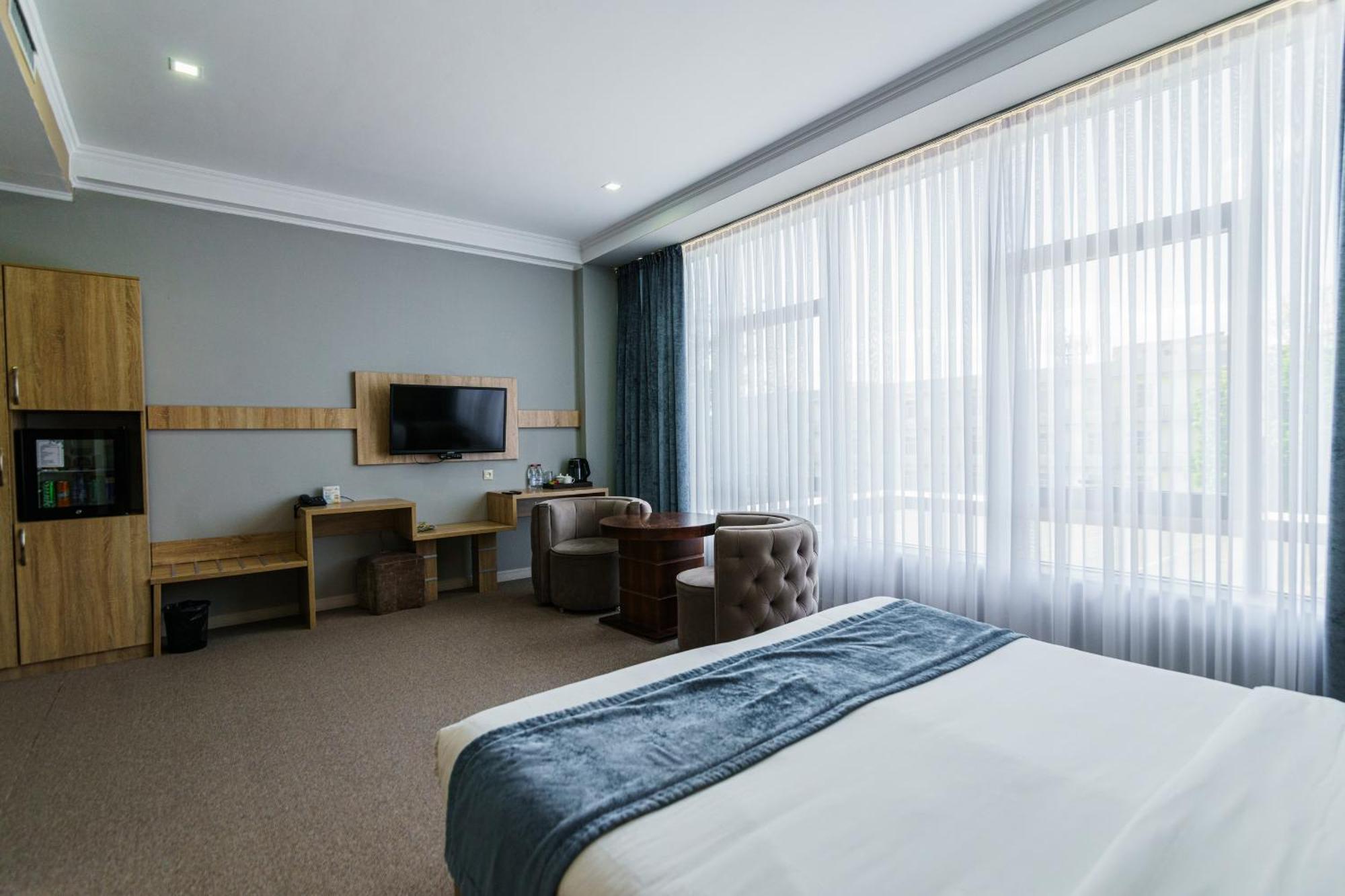 Park Hotel Al Bustan Шымкент Экстерьер фото
